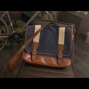 Vintage-looking Messenger Bag